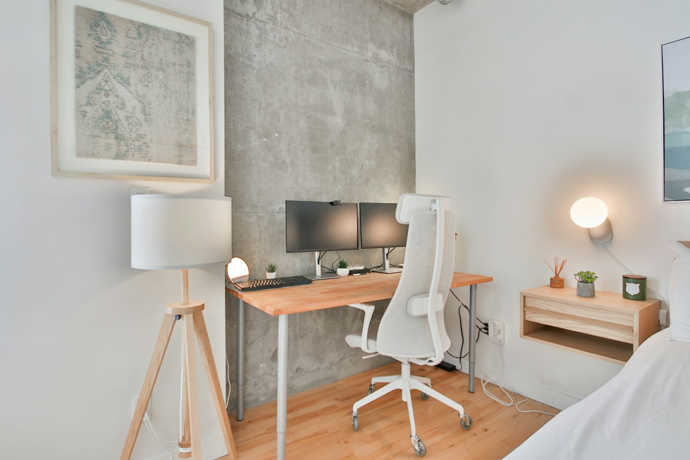 Compact room interior arranged for multiple functions