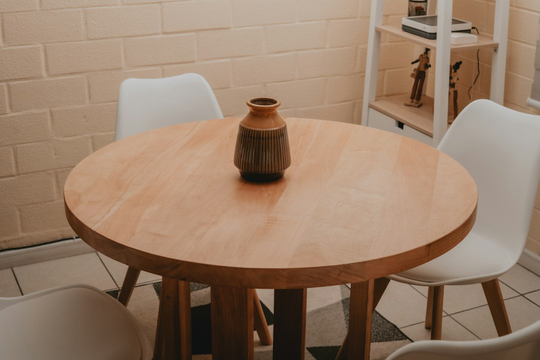 Round table with a clear surface that can switch between work and meals