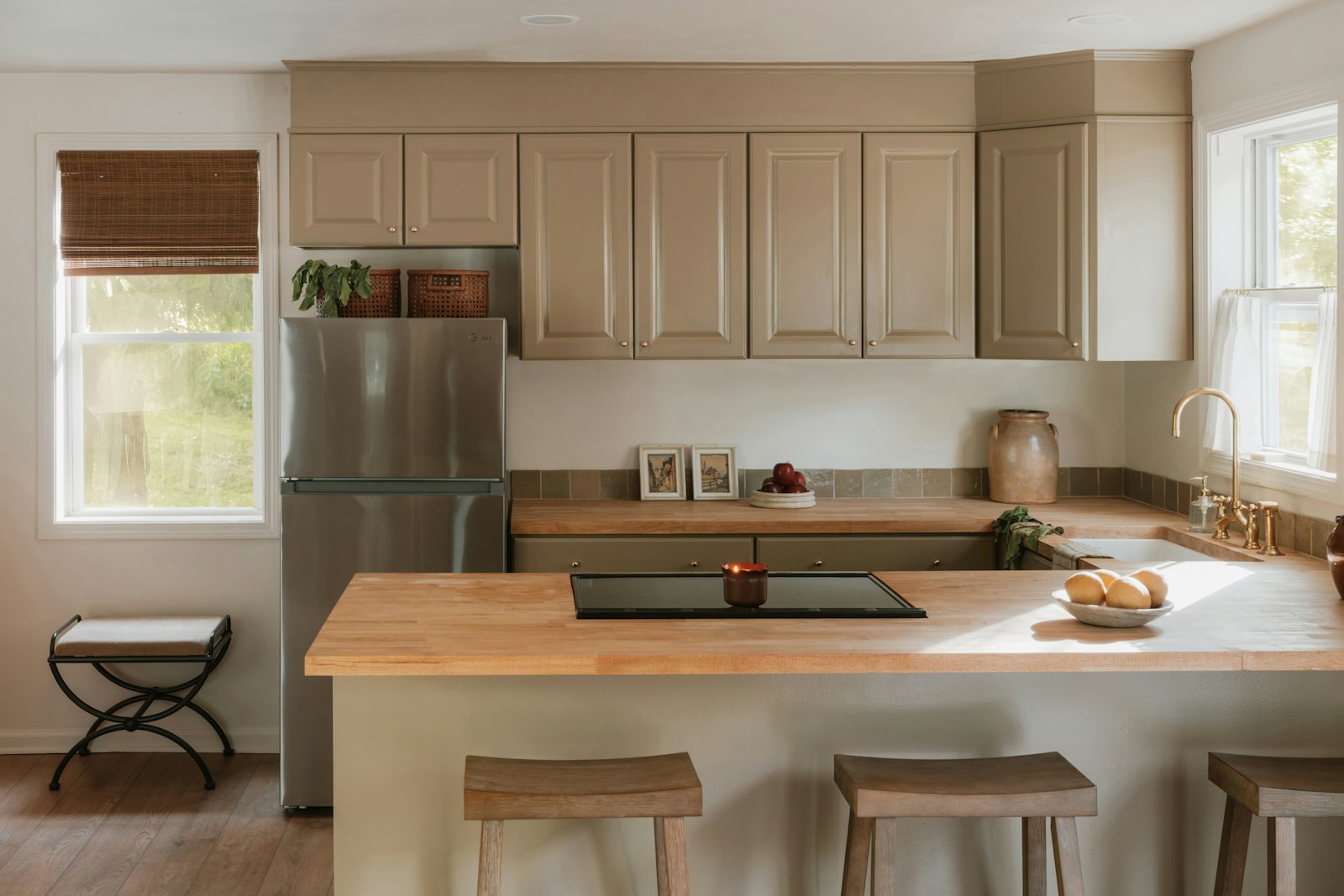 OXO Pull-Out vs. Escali Primo: Which Kitchen Scale Belongs on a Small Counter?