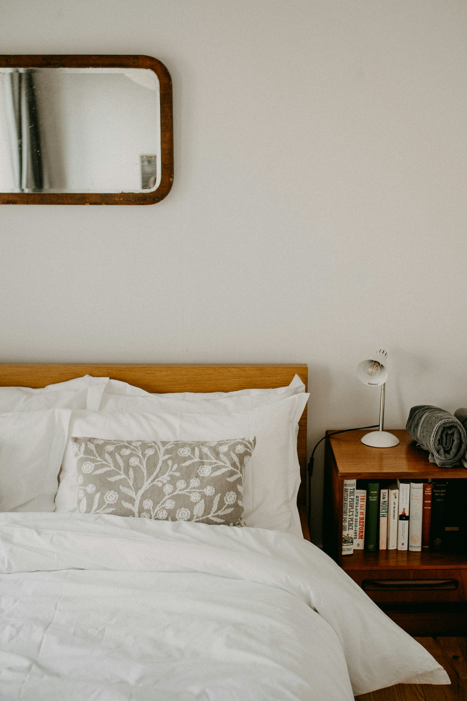 Yogasleep Dohm Classic vs. LectroFan Classic for a Shared Small Bedroom