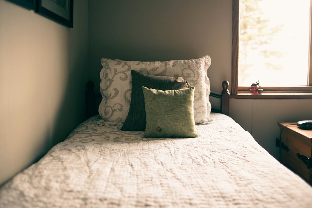 Guest bed with clear surrounding space for an overnight stay