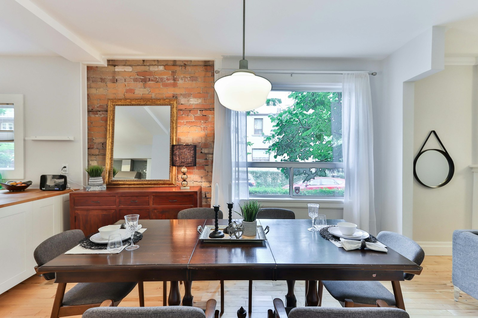 How to Measure a Small Dining Area Before Buying a Table: Chairs, Walkways, Leaves, and Real-Life Clearance