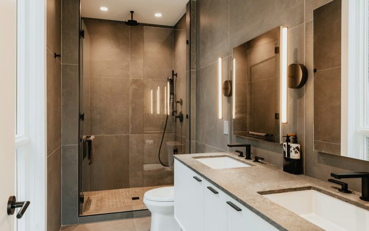 Clean compact bathroom with a defined shower and wet zone