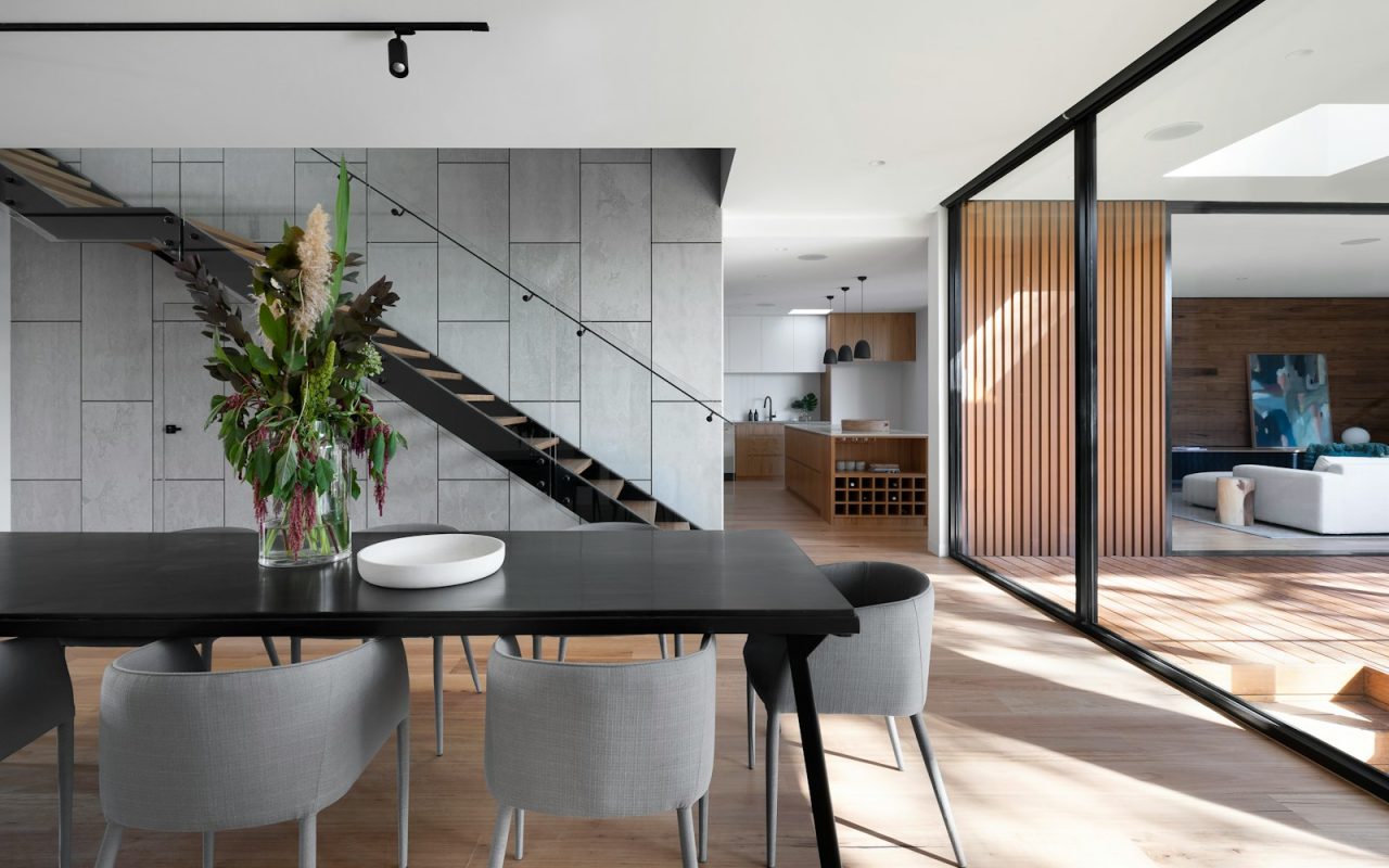 Compact entry area with console and organized everyday items