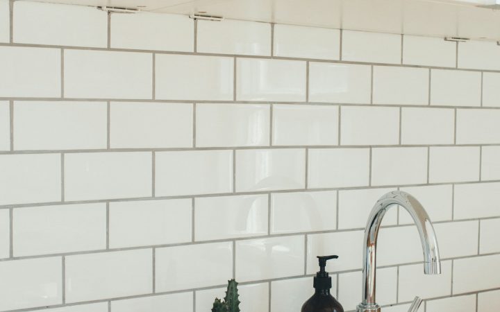 Calm small-home storage after unnecessary items have been reduced
