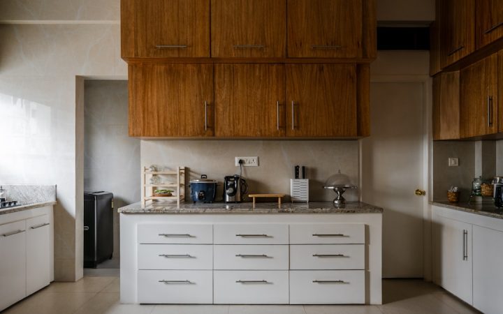 Kitchen counter with open work space for everyday food preparation