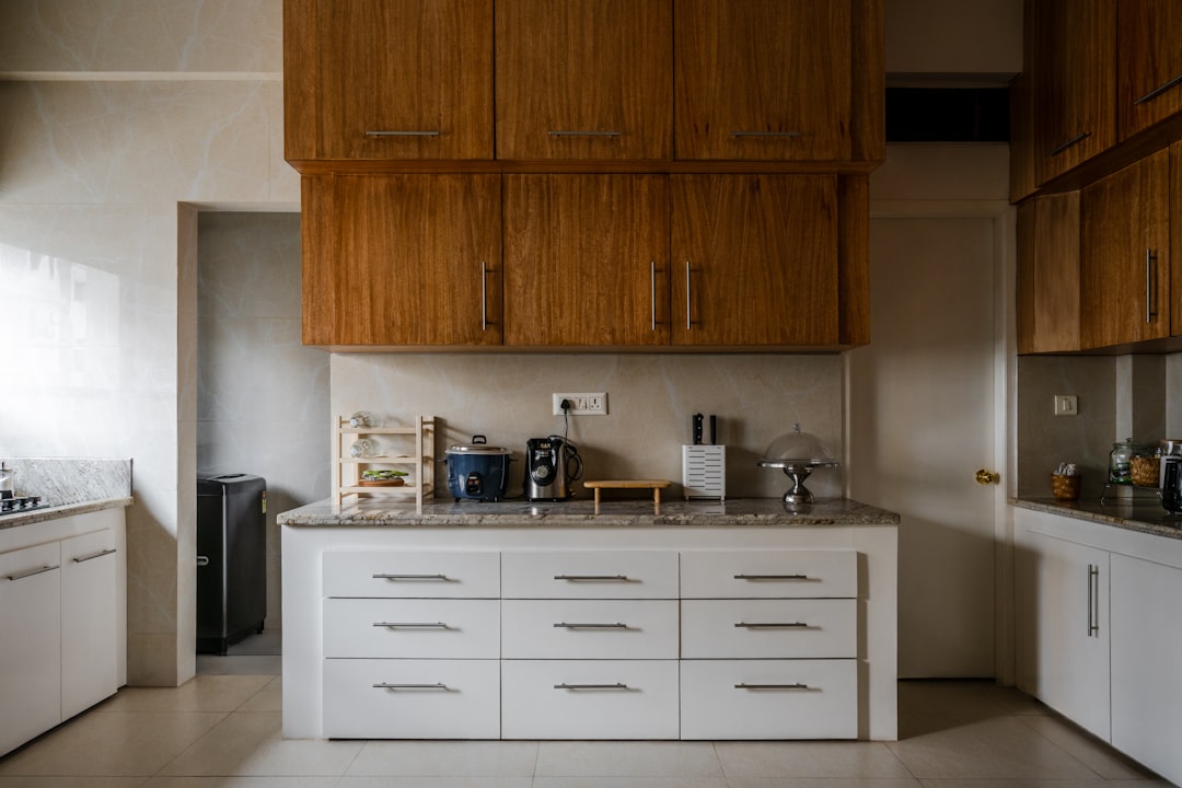 Kitchen counter with open work space for everyday food preparation