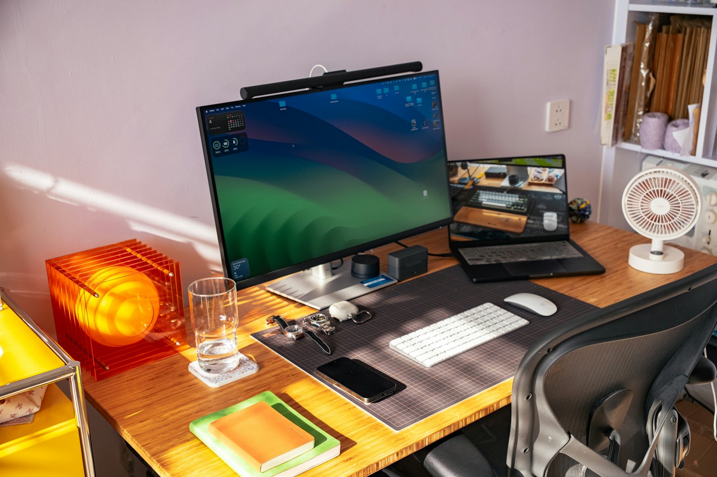Monitor and laptop on a compact work surface