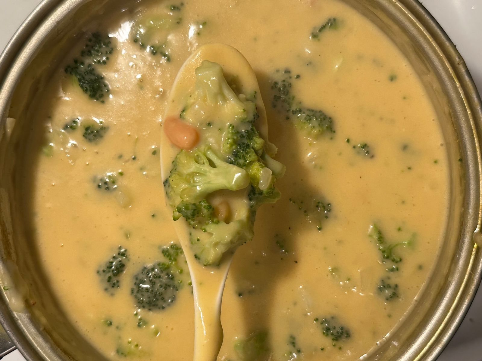 Braun MQ505 vs. KitchenAid KHBV53: Which Hand Blender Fits a Small Soup-Making Kitchen?