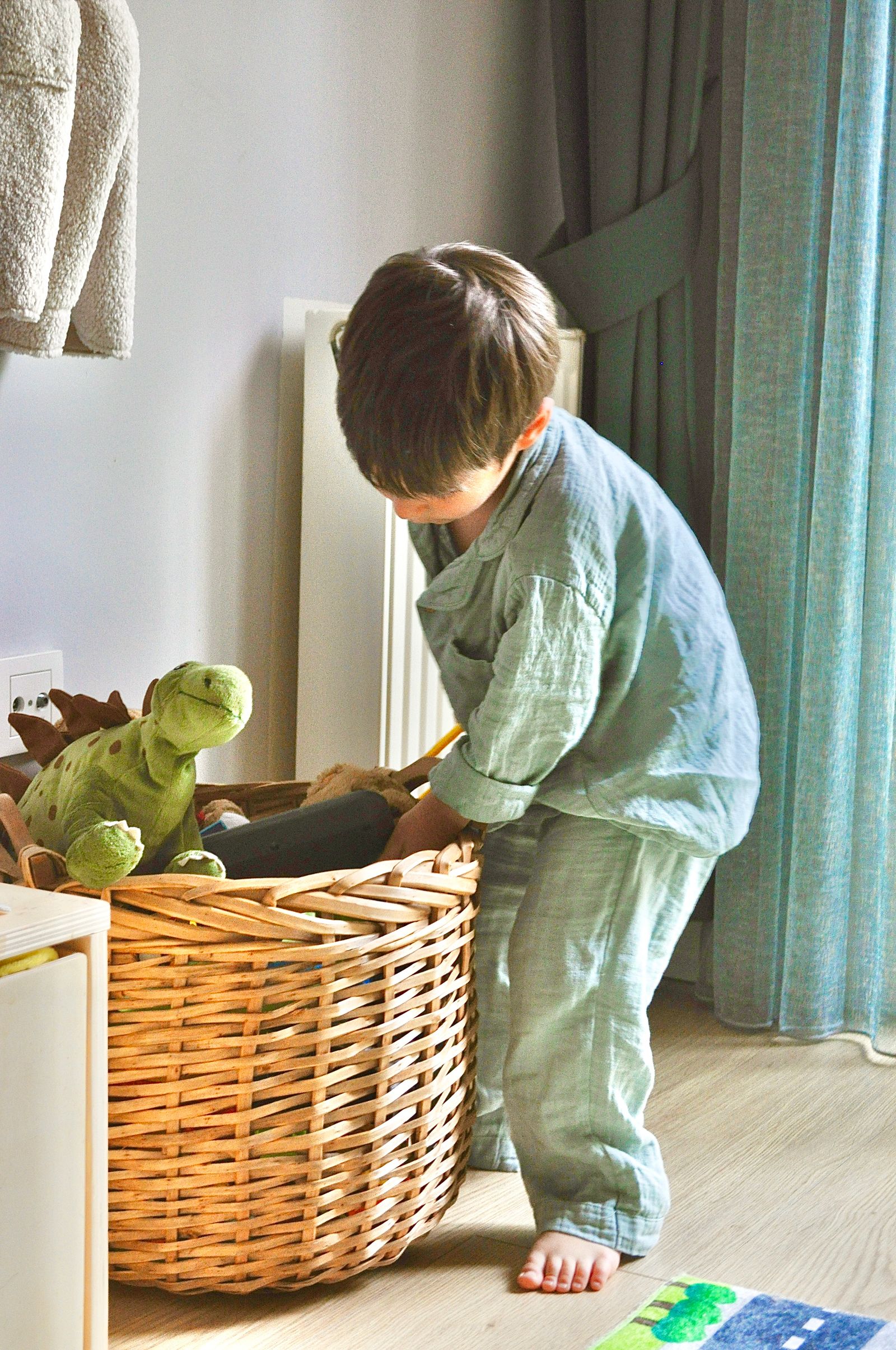 3 Sprouts Toy Chest Review: Can a Soft Bin Tame a Small Playroom?