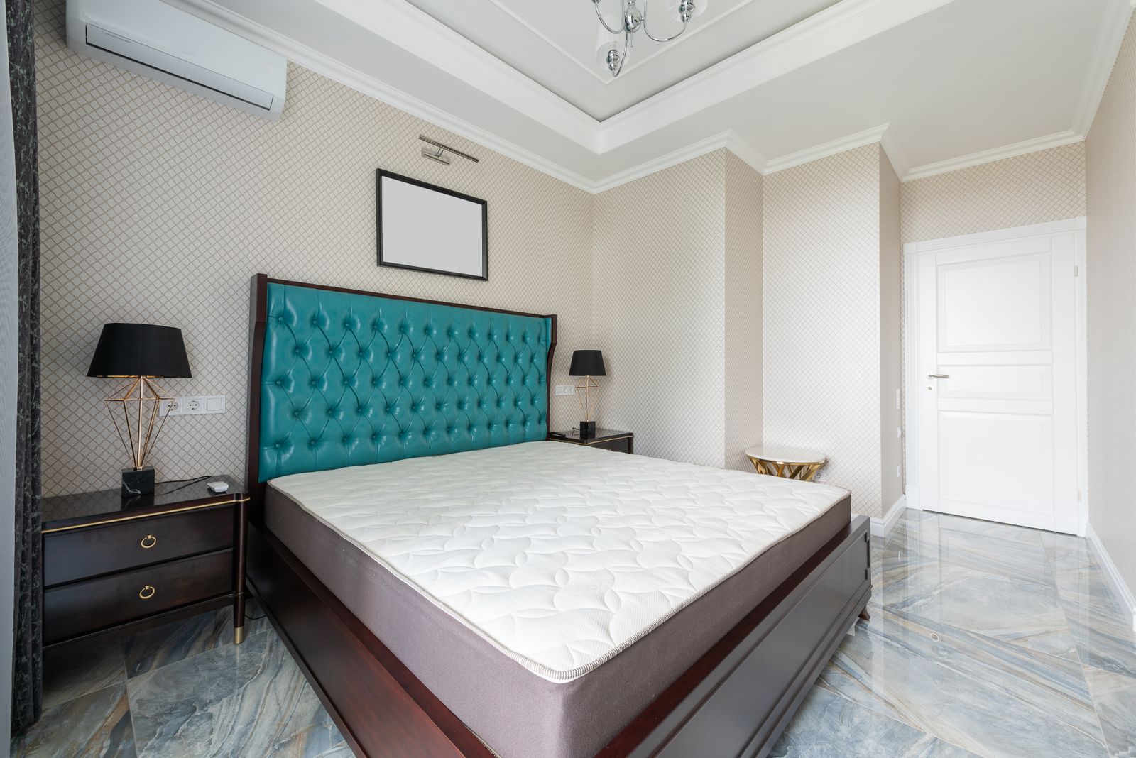 A bedroom with an unobstructed floor route beside the bed