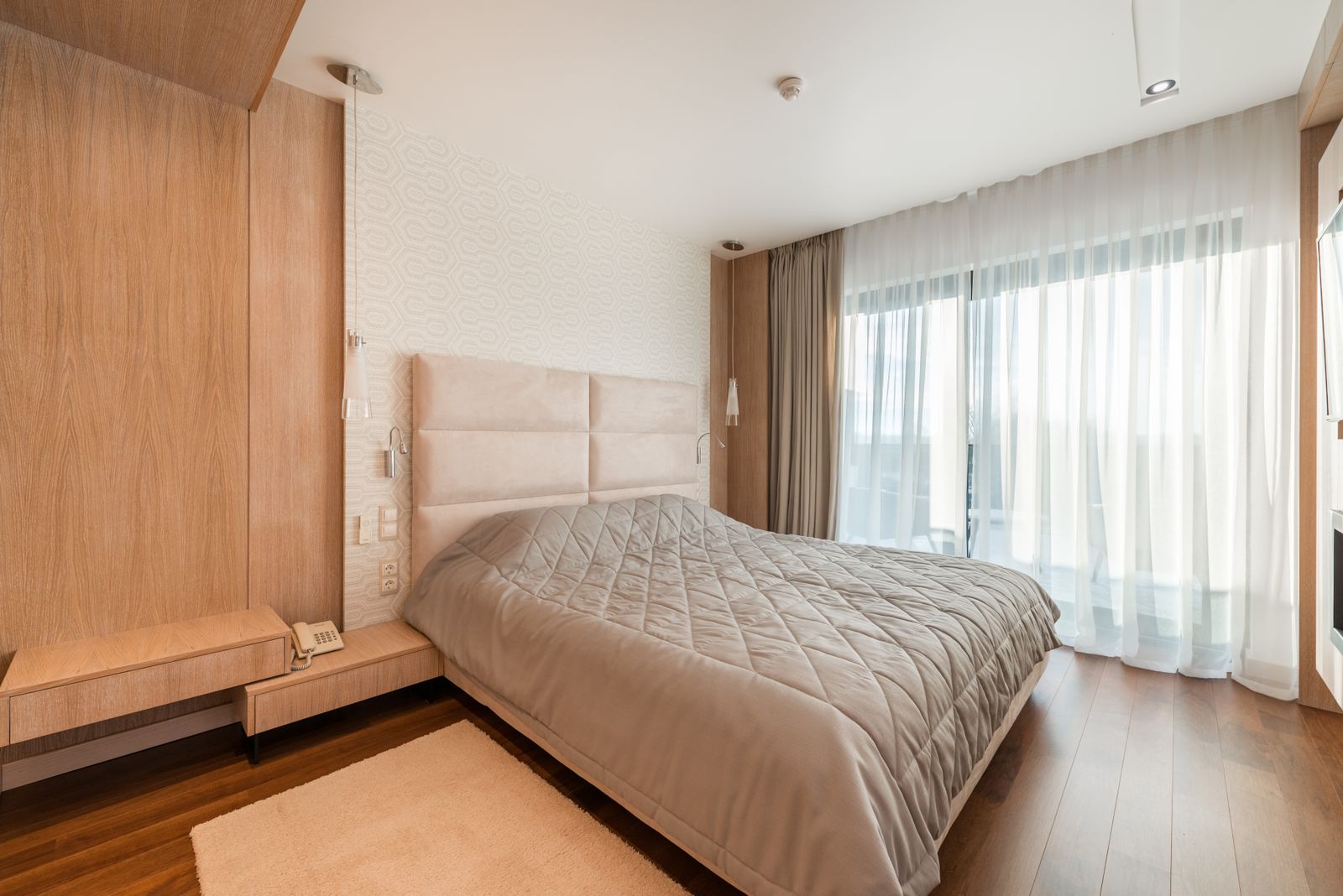 Prepare a Small Bedroom for a Maintenance Visit Without Emptying the Room