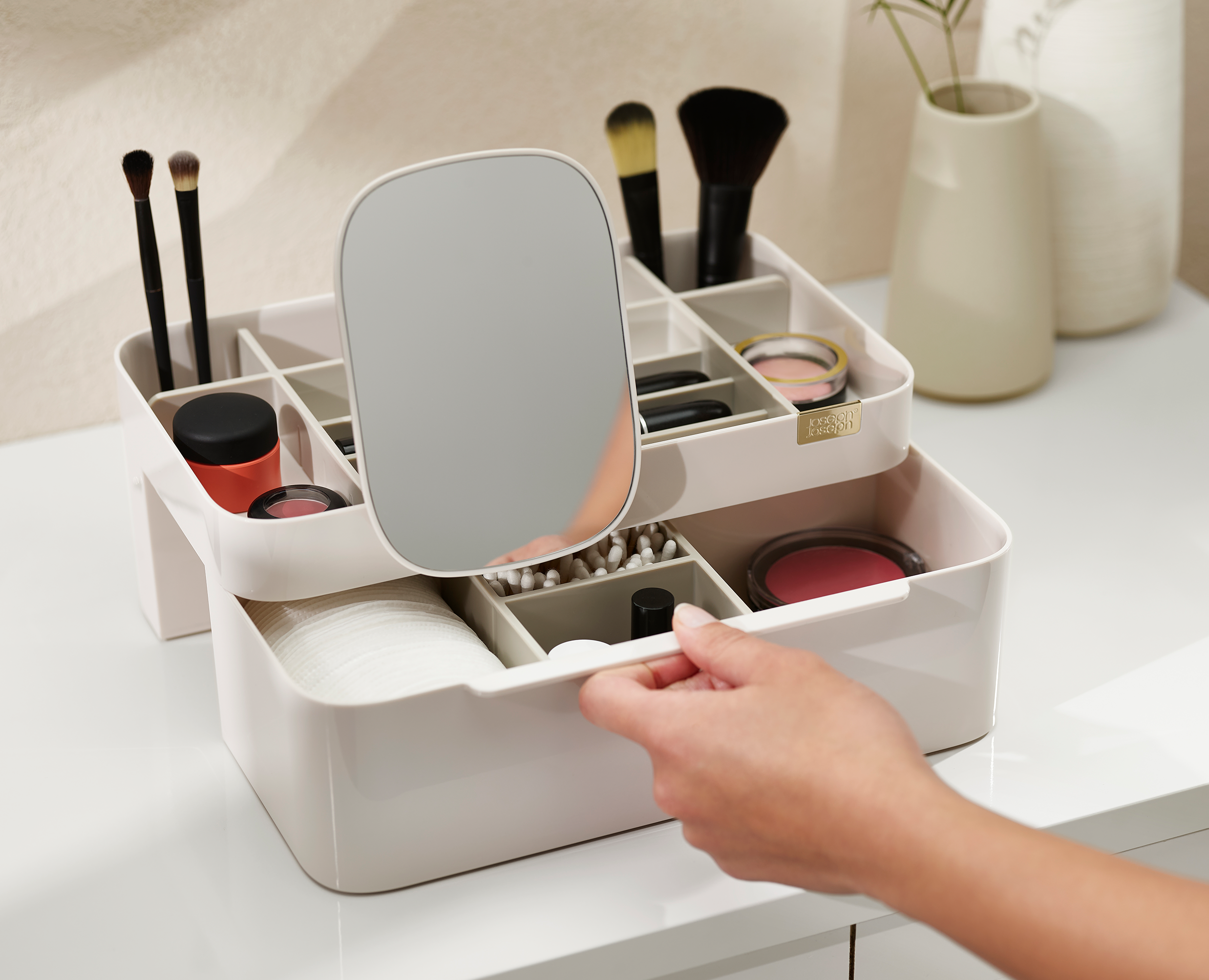 Viva drawer open beneath its upper compartments