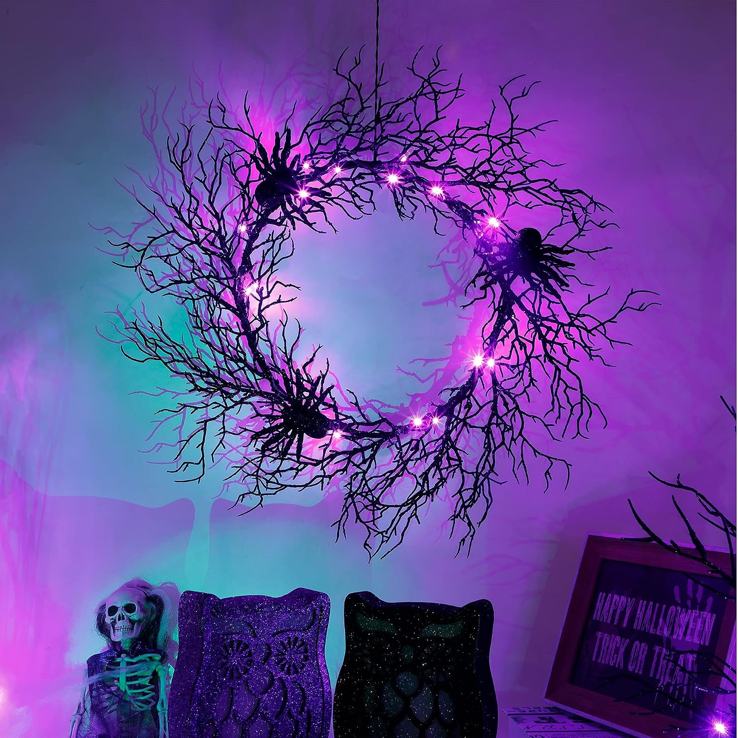 Adroiteet wreath in a door styling scene