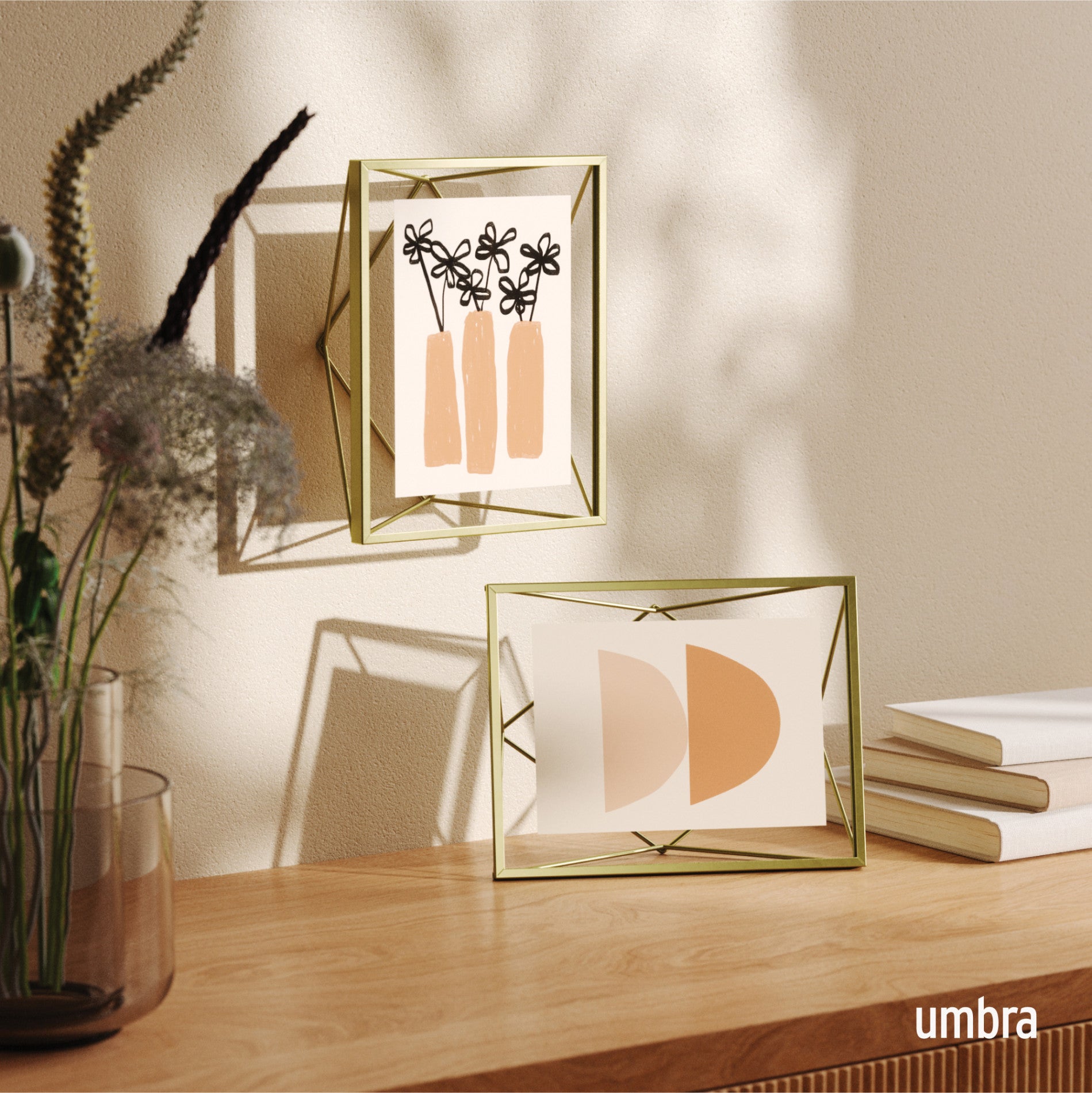 Umbra Prisma 313015-221 Review: A 5-by-7 Photo Needs More Than a Flat Footprint