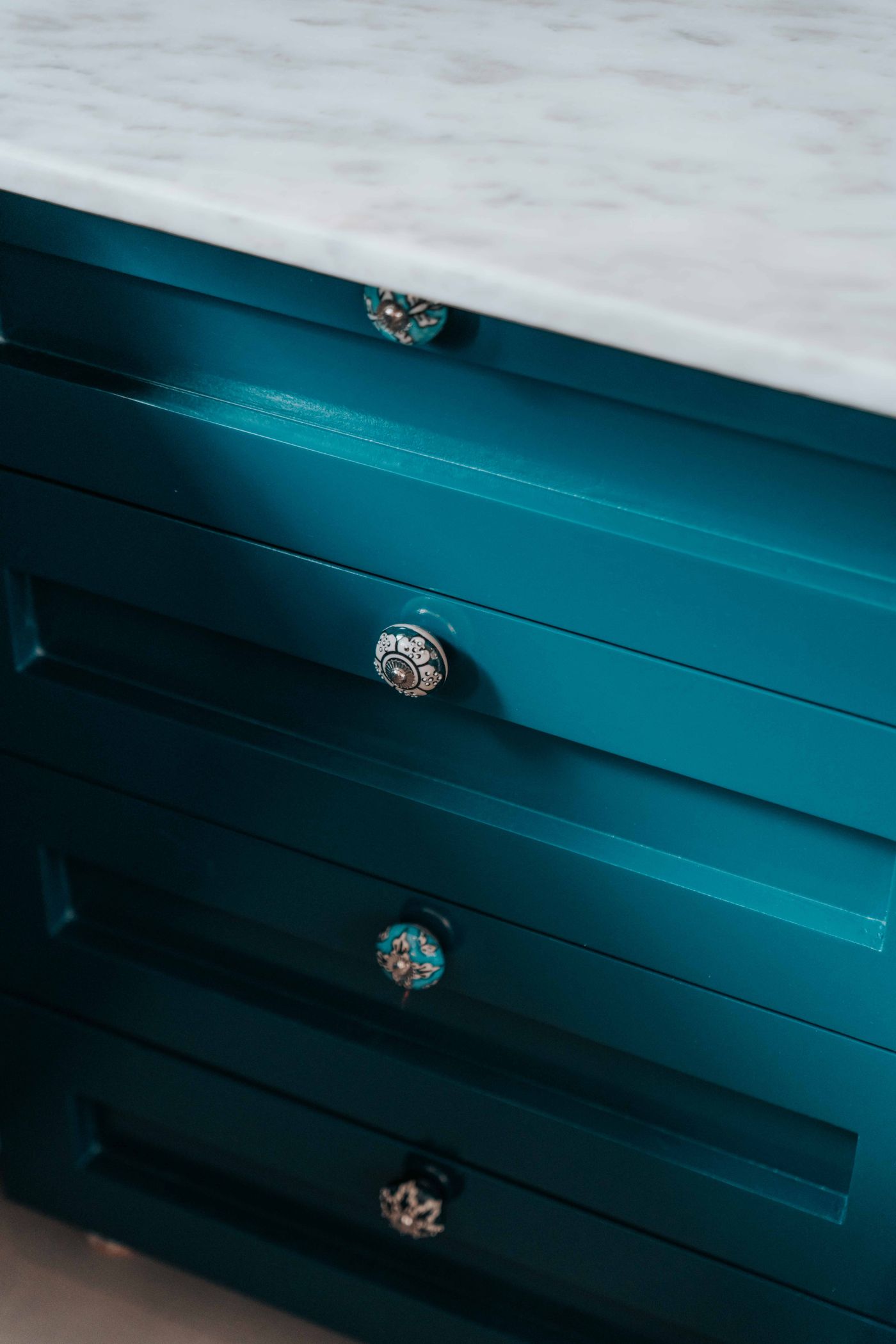 Keep Original Furniture Hardware Together During Reversible Decor Changes