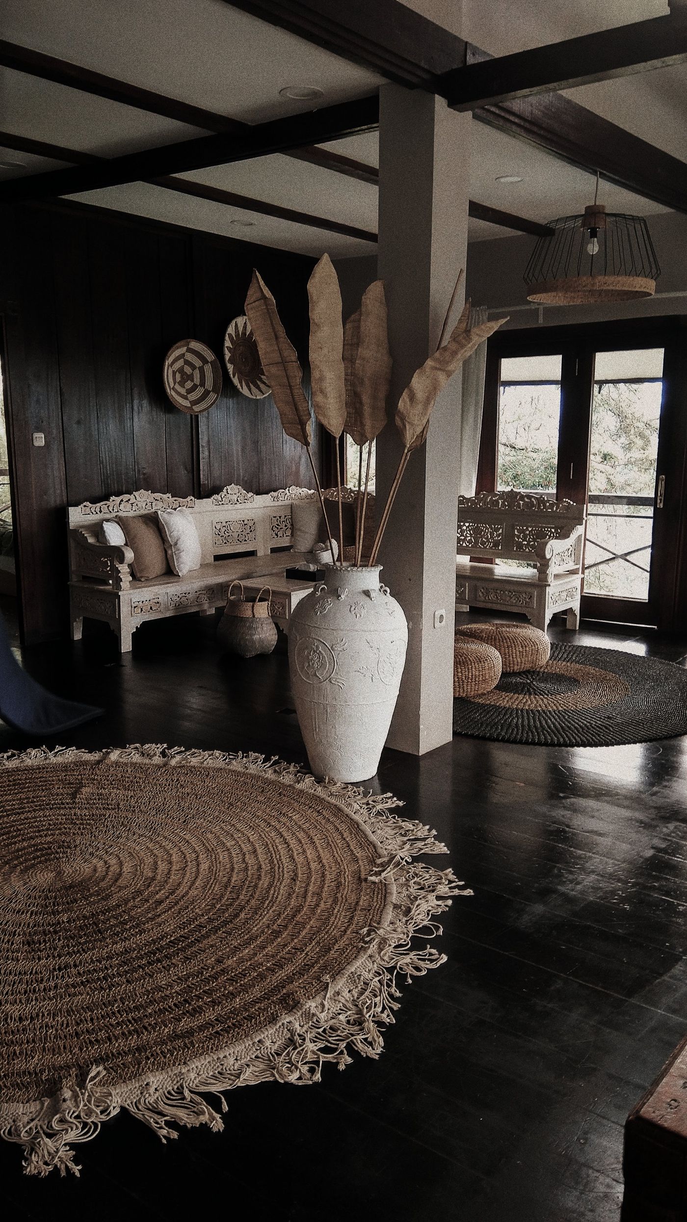 Fit a Floor Vase Into a Small Rental Without Narrowing the Route