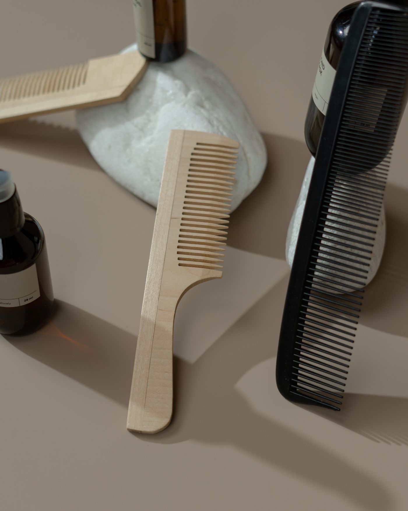 Clean a Reusable Comb According to Its Material and Maker Instructions
