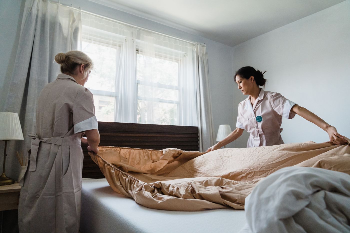 Change a Duvet Cover in a Small Room Without Spreading Bedding on the Floor